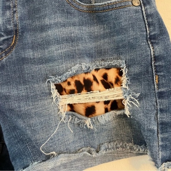 JUDY BLUE Leopard Patch High Waist Frayed Cut Off Shorts Size S - Picture 3 of 10
